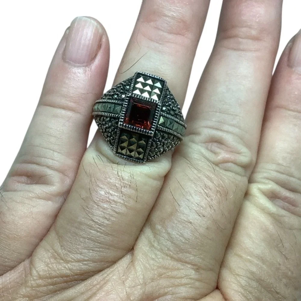 sterling silver red garnet marcasite ring
